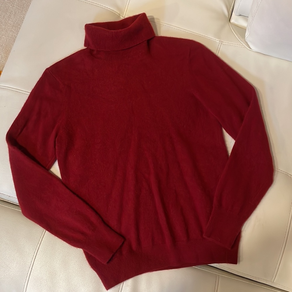 100% Cashmere Turtleneck Sweater In A Red Wine Color - Gem